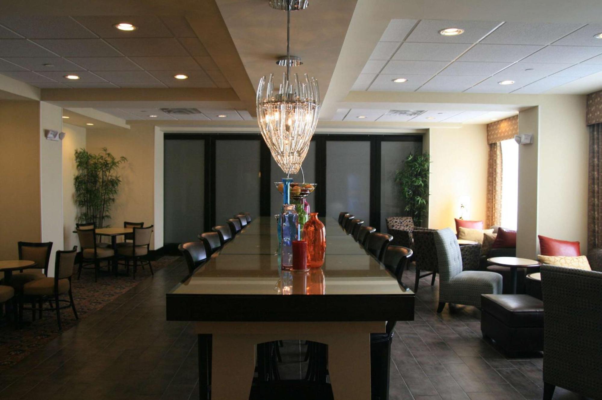 Hampton Inn Orange Exteriör bild