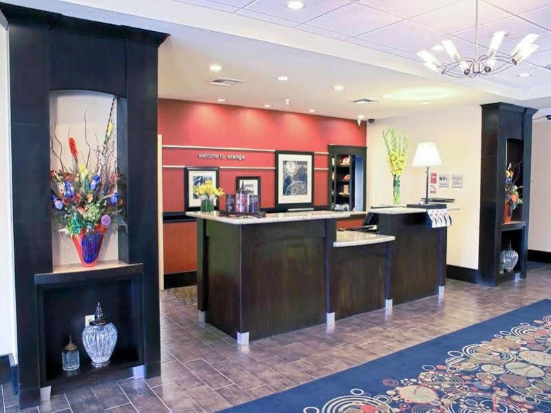 Hampton Inn Orange Exteriör bild